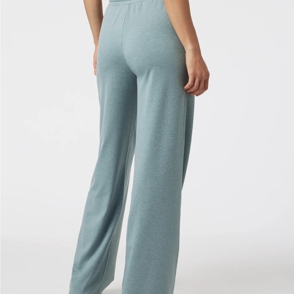 Vuori Halo Essential Wideleg Pants - Picture 3 of 6